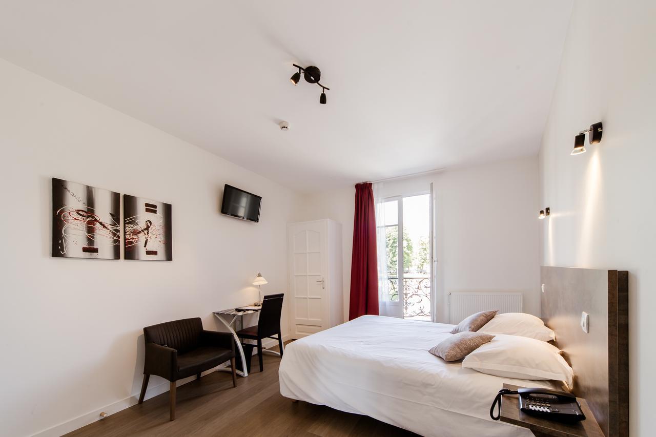 Logis Hotel - Le Petit Bellon Senlis  Eksteriør billede