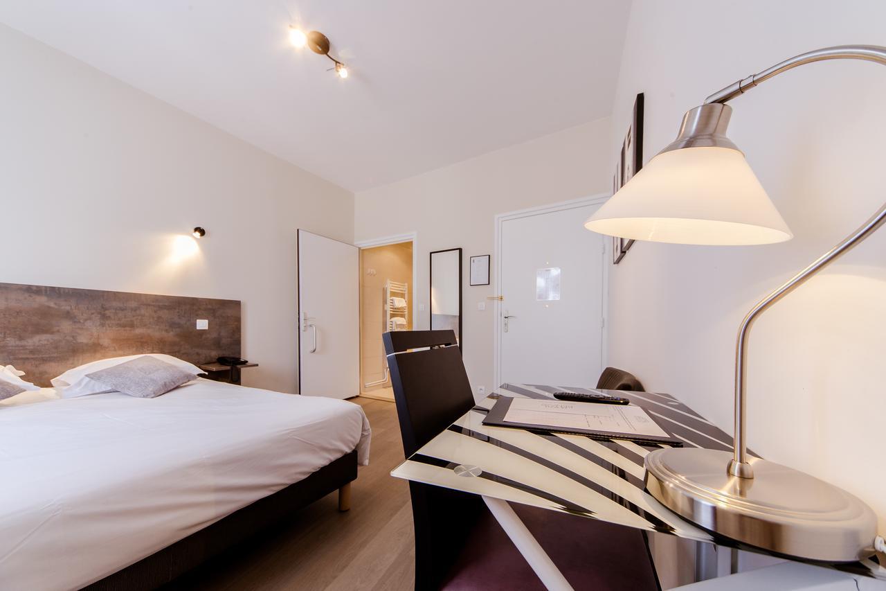Logis Hotel - Le Petit Bellon Senlis  Eksteriør billede