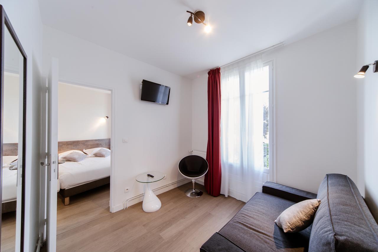 Logis Hotel - Le Petit Bellon Senlis  Eksteriør billede