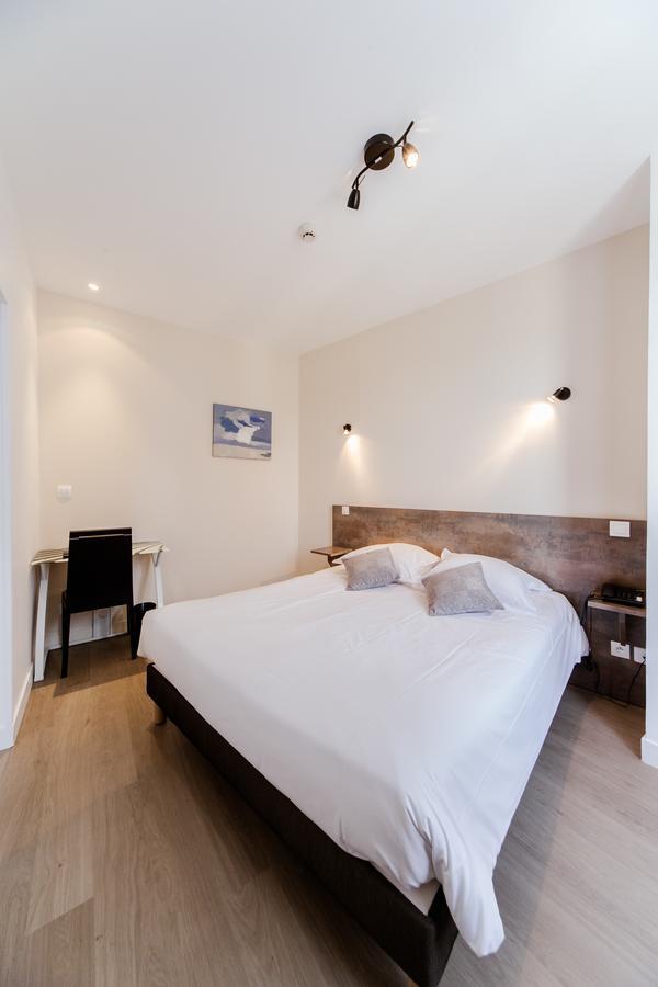 Logis Hotel - Le Petit Bellon Senlis  Eksteriør billede