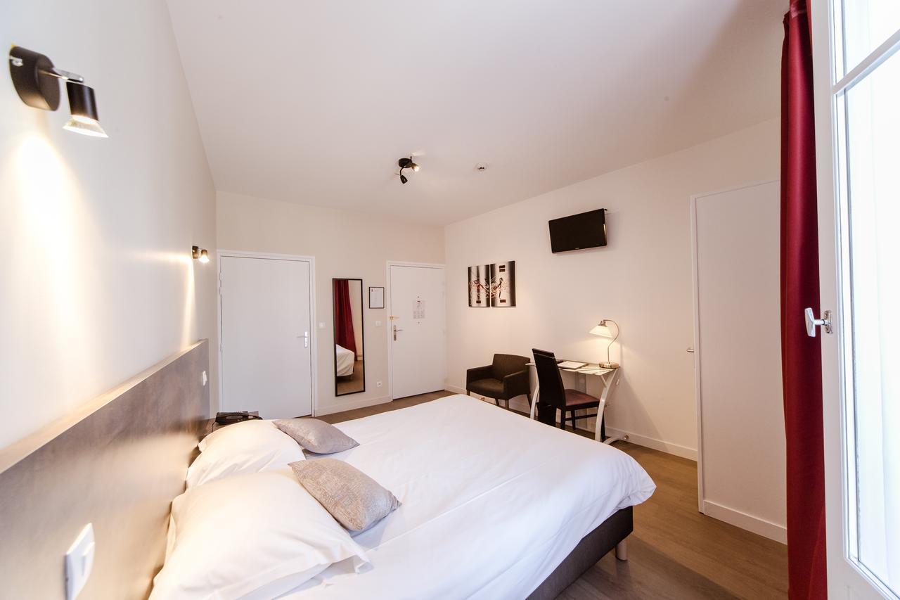 Logis Hotel - Le Petit Bellon Senlis  Eksteriør billede