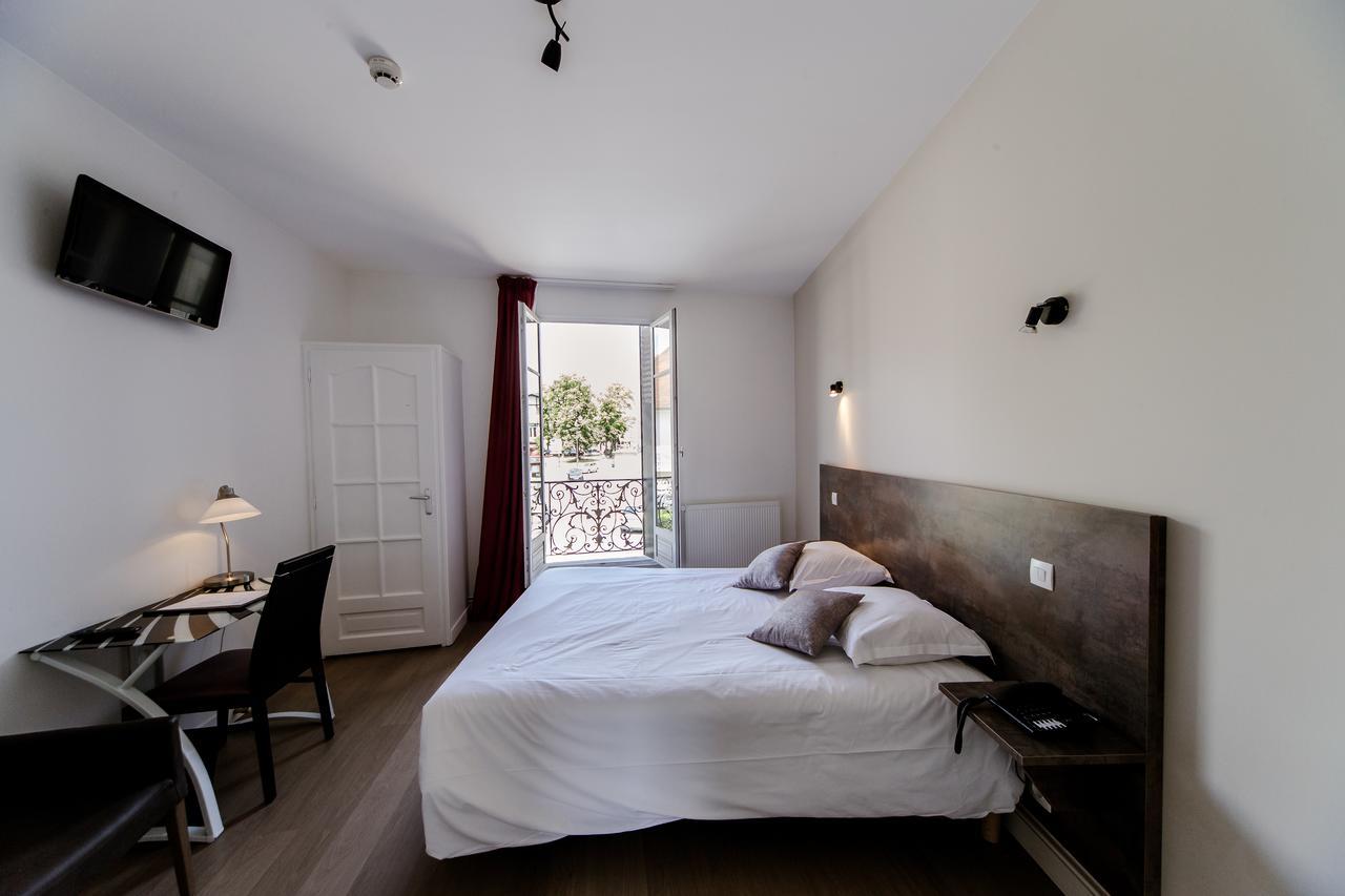 Logis Hotel - Le Petit Bellon Senlis  Eksteriør billede