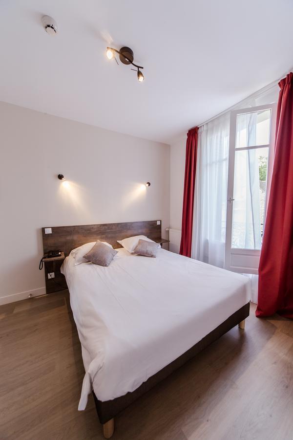 Logis Hotel - Le Petit Bellon Senlis  Eksteriør billede