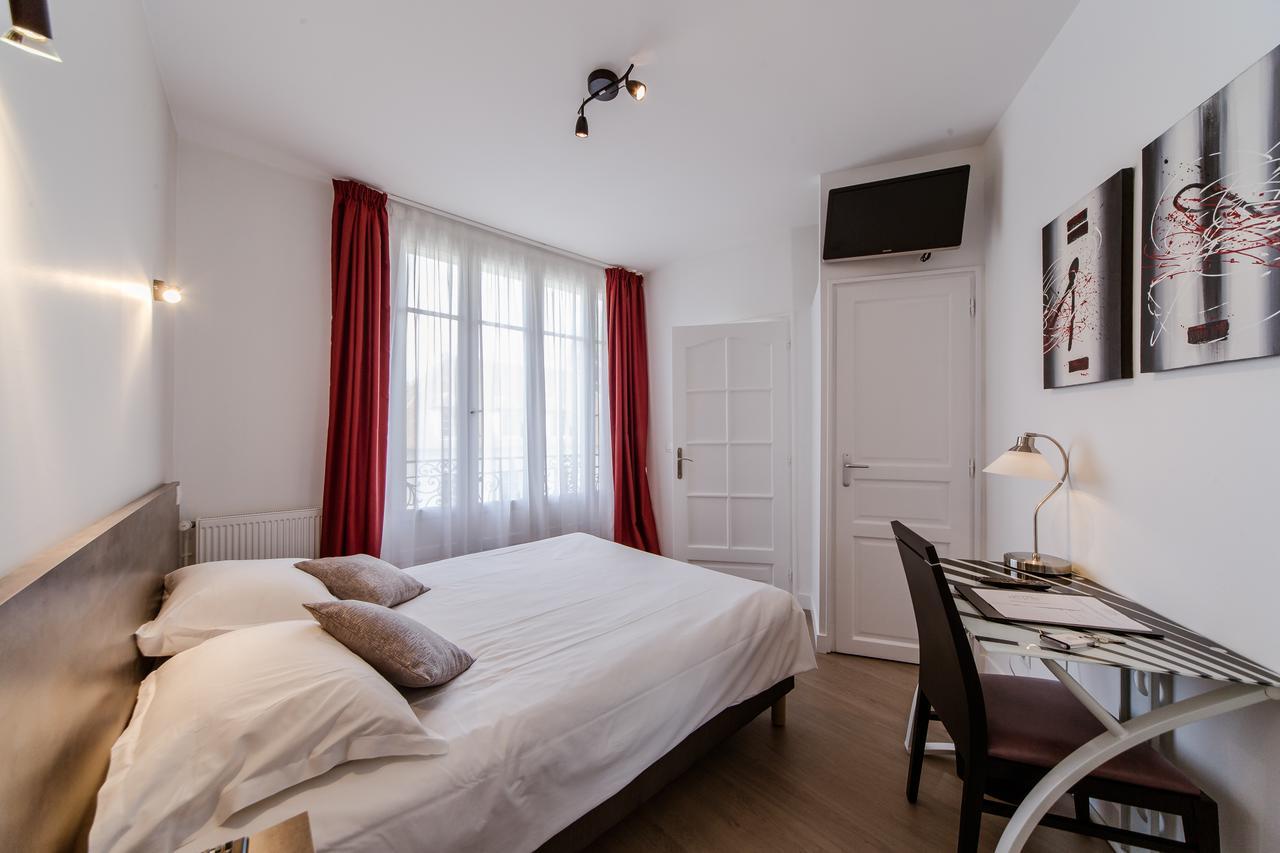 Logis Hotel - Le Petit Bellon Senlis  Eksteriør billede