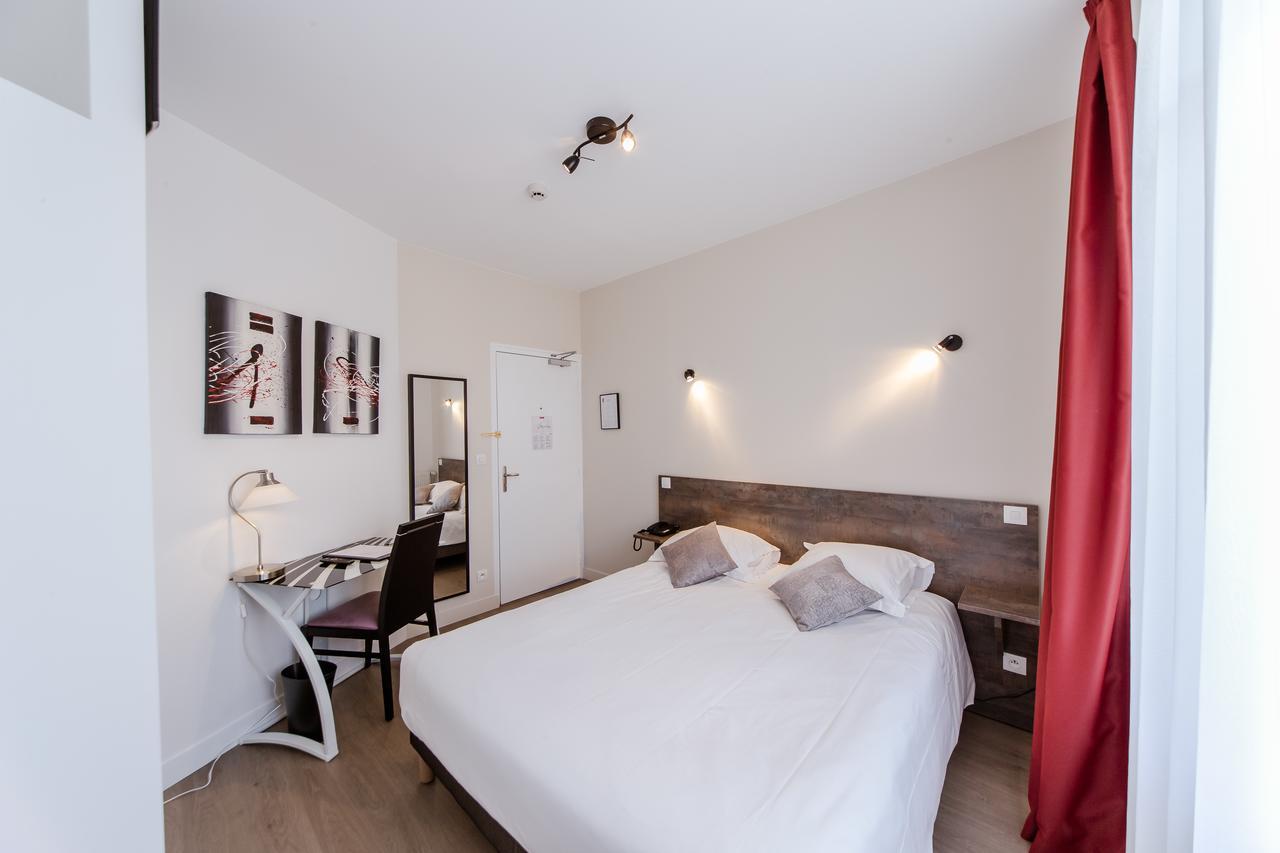 Logis Hotel - Le Petit Bellon Senlis  Eksteriør billede
