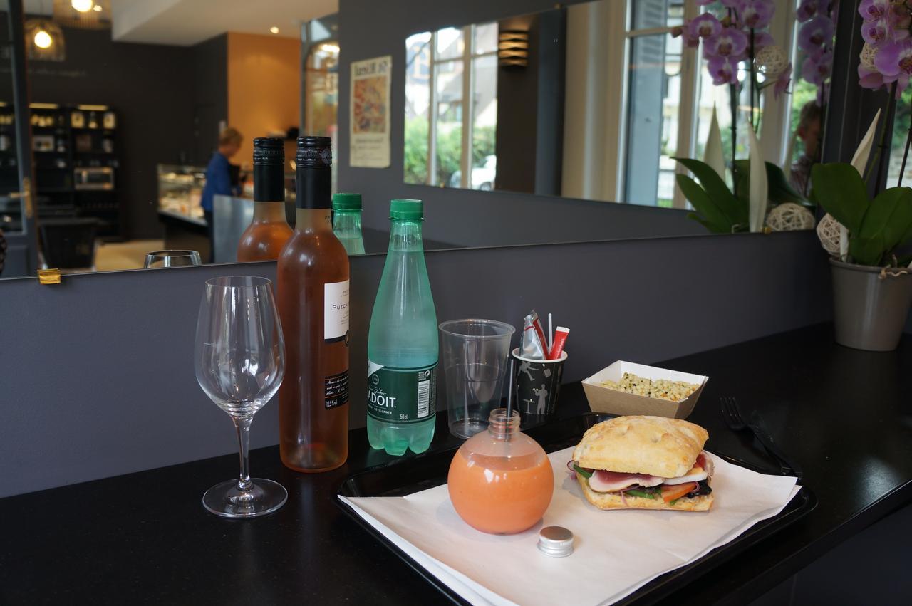 Logis Hotel - Le Petit Bellon Senlis  Eksteriør billede