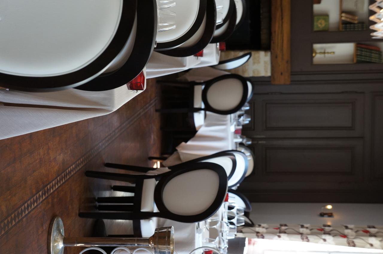 Logis Hotel - Le Petit Bellon Senlis  Eksteriør billede